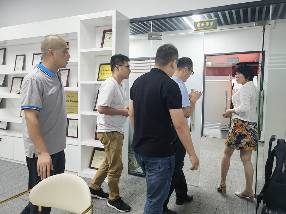 久信達歡迎添可智能看廠，為您帶來環(huán)保包裝解決方案(圖2)